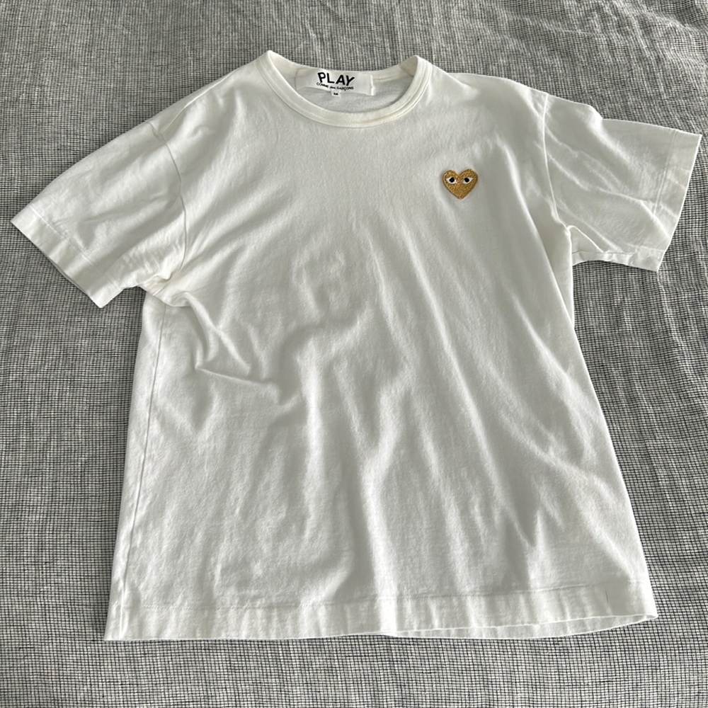 Men’s T shirt.